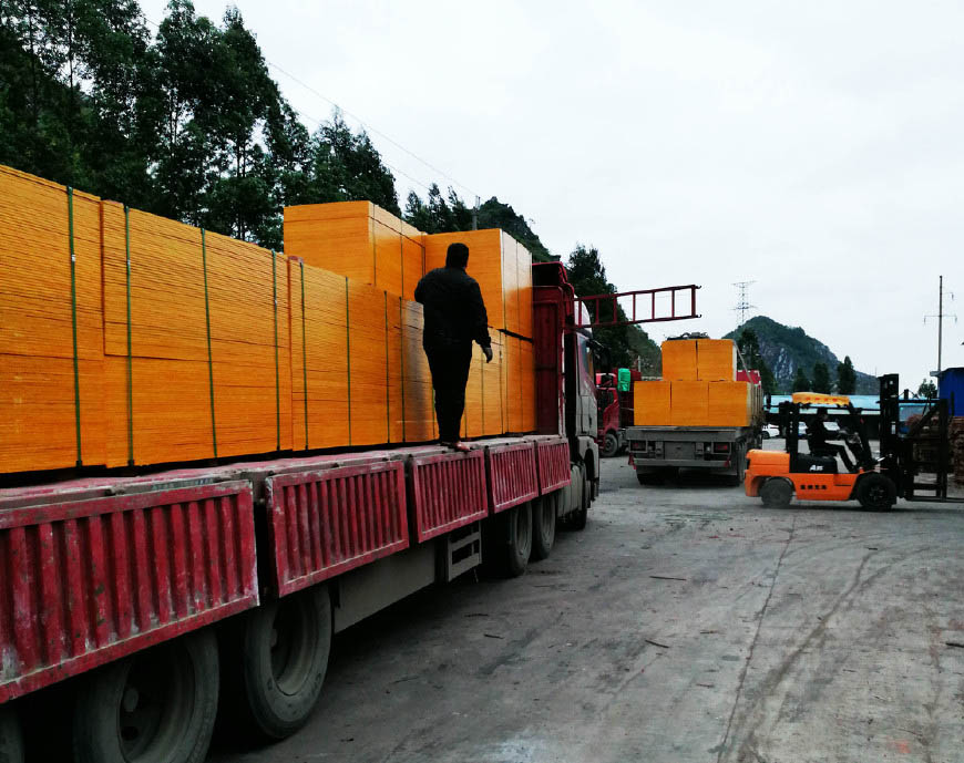 100萬的建築模板訂單量發往湖南嶽陽！
